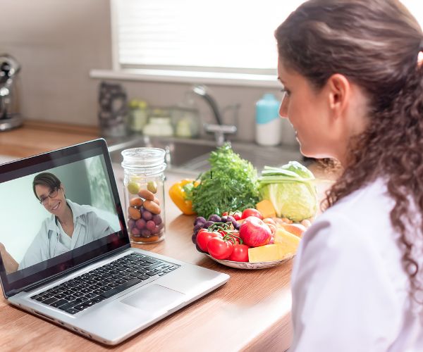 childhood nutrition woman computer 1