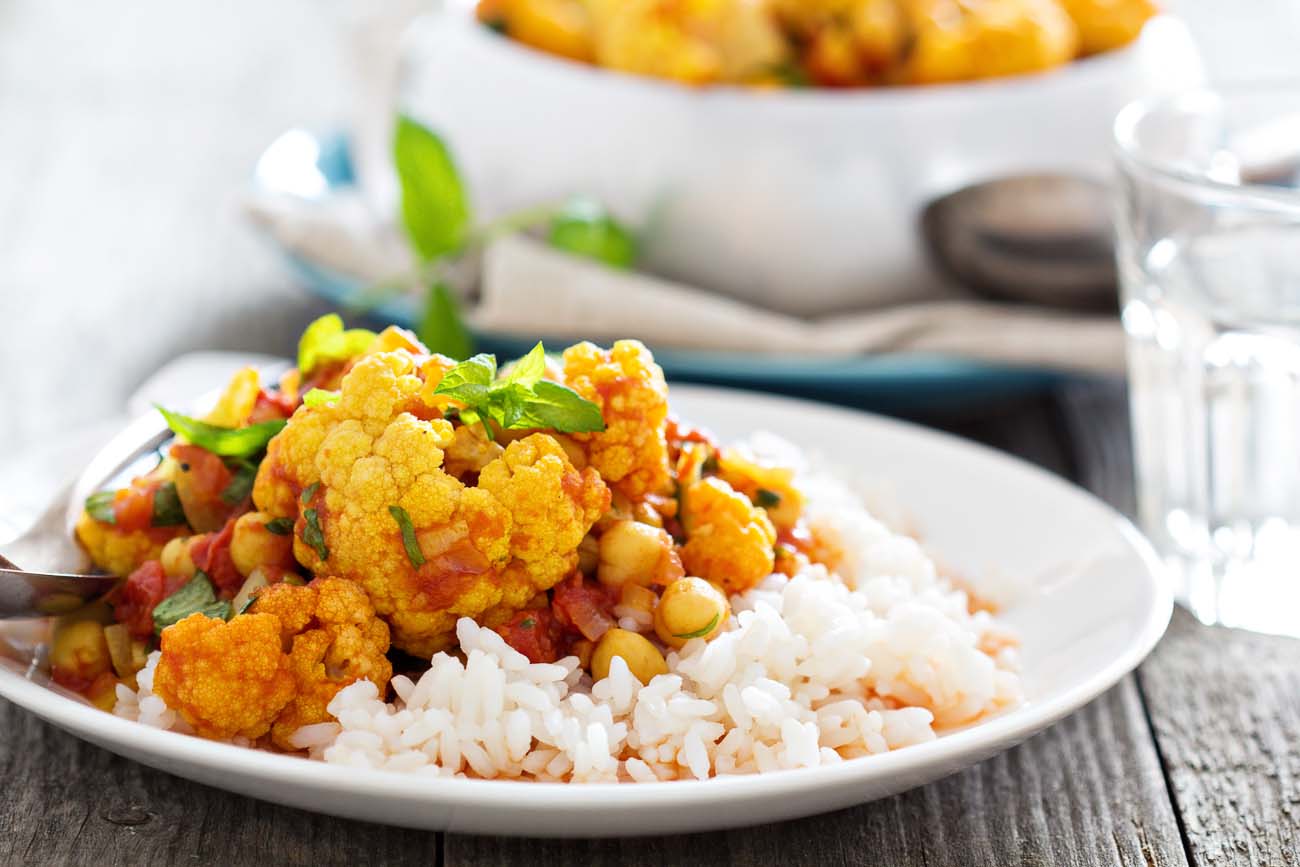 vegan_cauliflower_chickpea_curry_recipe_vegetarian_indian_archanas_kitchen-1