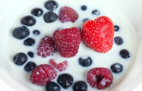 berries and protein powder cereal nutraphoria