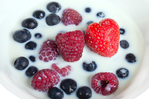 berries and protein powder cereal nutraphoria