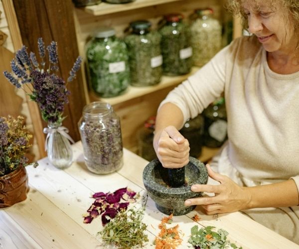 Aromatherapy alternating bos section 2 woman aromatherapy
